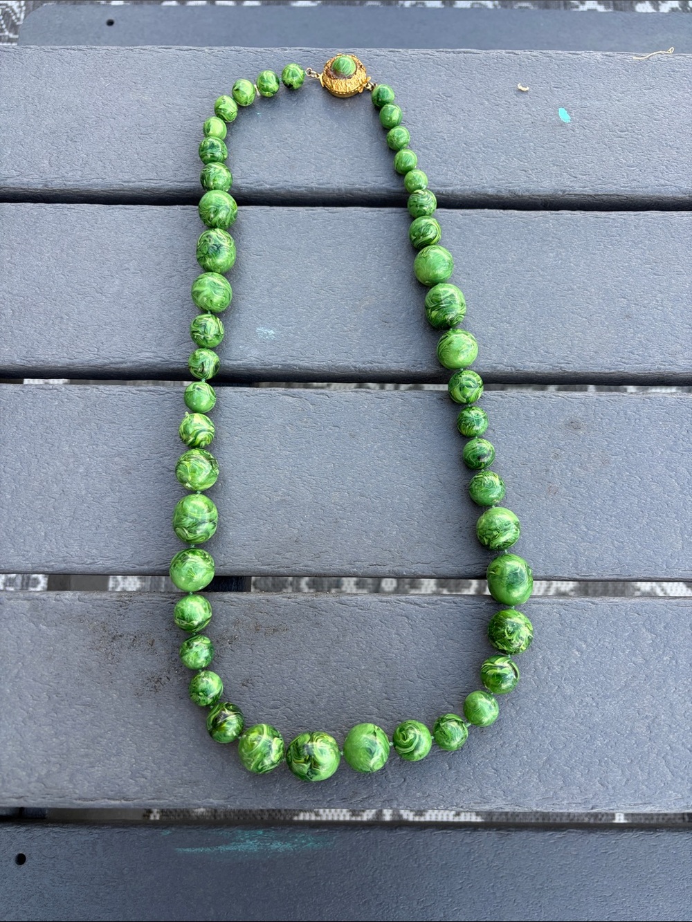 Vintage Green swirled Beaded Necklace 1960’s 1970’s